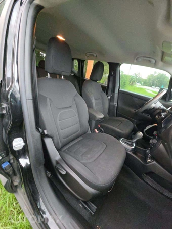 2018 Jeep Renegade Latitude - miniatura 15