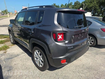 2018 Jeep Renegade Latitude – miniatura 2