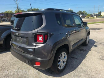 2018 Jeep Renegade Latitude – miniatura 3