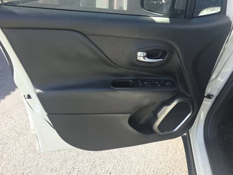 2018 Jeep Renegade Limited – miniatura 9