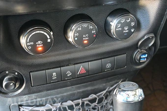 2018 Jeep Wrangler JK Sahara - miniatura 29
