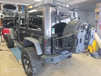 2018 Jeep Wrangler JK Unlimited Golden Eagle Edition - miniatura 2