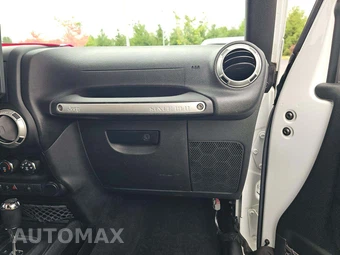 2018 Jeep Wrangler JK Unlimited Sahara - miniatura 16