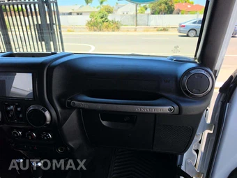 2018 Jeep Wrangler JK Unlimited Sport S - miniatura 19