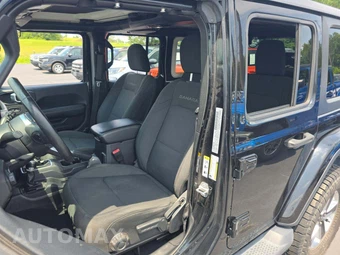 2018 Jeep Wrangler Unlimited Sahara - miniatura 3