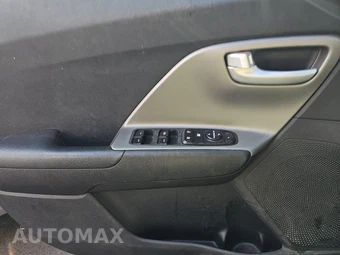 2018 Kia Niro LX – miniatura 9