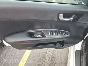 2018 Kia Optima LX – miniatura 9