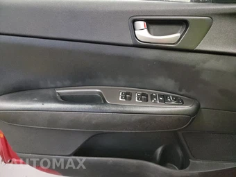 2018 Kia Optima S – miniatura 9