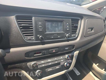 2018 Kia Sedona L 120.5" WB - miniatura 10