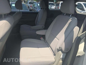 2018 Kia Sedona L 120.5" WB - miniatura 13