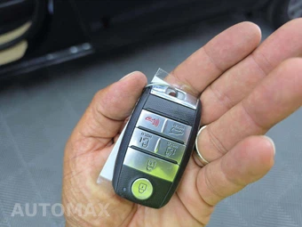 2018 Kia Sedona SX 120.5" WB - miniatura 8
