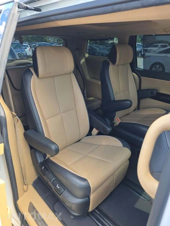 2018 Kia Sedona SXL 120.5" WB - miniatura 17