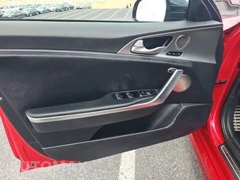 2018 Kia Stinger GT2 - miniatura 9