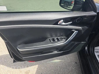 2018 Kia Stinger - miniatura 9
