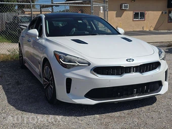 2018 Kia Stinger Premium - miniatura 4