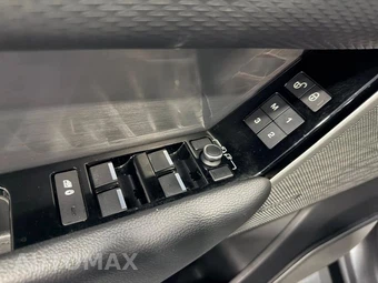 2018 Land Rover Range Rover Velar SE - miniatura 40