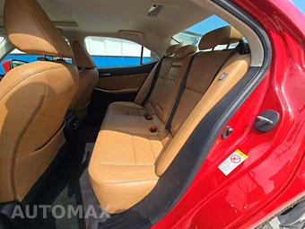 2018 Lexus IS 300 – miniatura 9