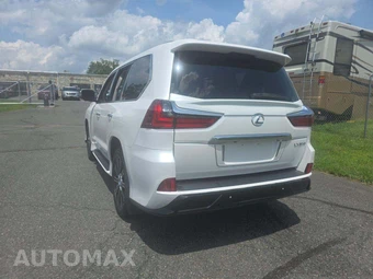 2018 Lexus LX 570 Three-Row – miniatura 2