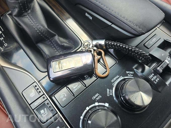 2018 Lexus LX 570 Three-Row – miniatura 8