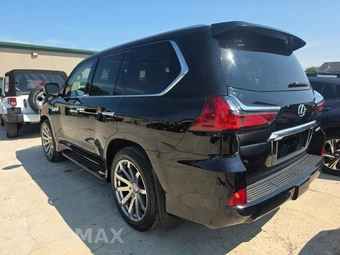 2018 Lexus LX 570 Three-Row – miniatura 6