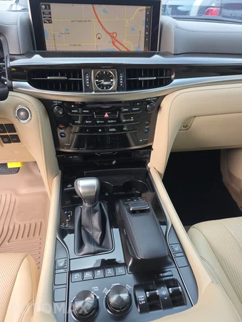 2018 Lexus LX 570 Two-Row – miniatura 11