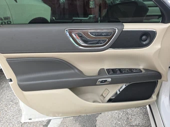 2018 Lincoln Continental Reserve – miniatura 9