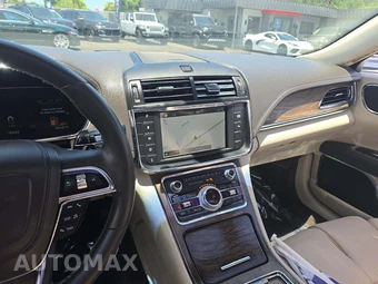 2018 Lincoln Continental Select – miniatura 10