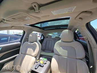 2018 Lincoln Continental Select – miniatura 11