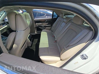 2018 Lincoln Continental Select – miniatura 13