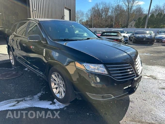 2018 Lincoln MKT w/Livery Pkg – miniatura 2