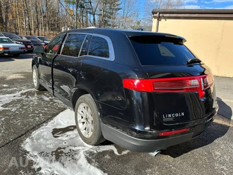 2018 Lincoln MKT w/Livery Pkg – miniatura 4