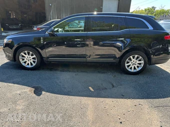 2018 Lincoln MKT w/Livery Pkg – miniatura 3