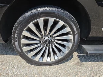 2018 Lincoln Navigator Reserve – miniatura 10