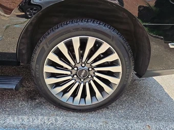 2018 Lincoln Navigator Reserve – miniatura 11