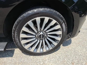 2018 Lincoln Navigator Reserve – miniatura 9