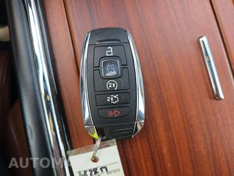 2018 Lincoln Navigator Reserve – miniatura 5