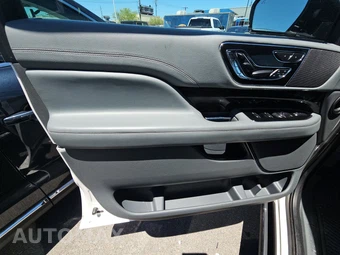 2018 Lincoln Navigator Reserve – miniatura 9