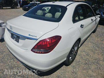 2018 Mercedes-Benz C 300 4MATIC Sedan - miniatura 3