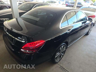 2018 Mercedes-Benz C 300 4MATIC Sedan - miniatura 3