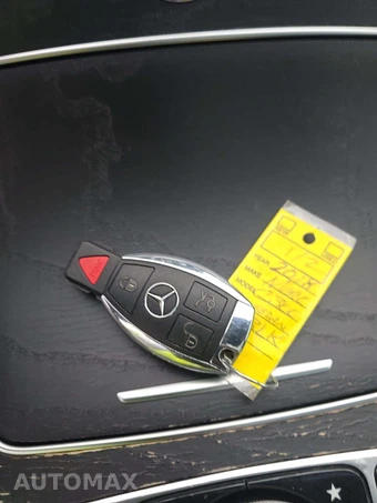 2018 Mercedes-Benz C 300 4MATIC Sedan - miniatura 8