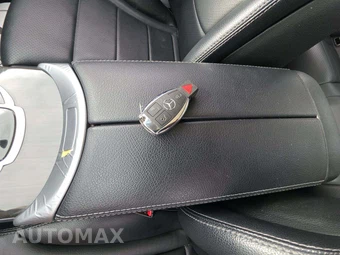2018 Mercedes-Benz C 300 4MATIC Sedan – miniatura 8
