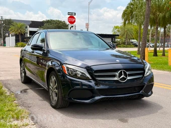 2018 Mercedes-Benz C 300 4MATIC Sedan - miniatura 3