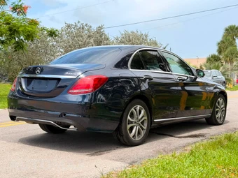 2018 Mercedes-Benz C 300 4MATIC Sedan - miniatura 4