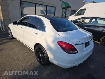 2018 Mercedes-Benz C 300 4MATIC Sedan - miniatura 2