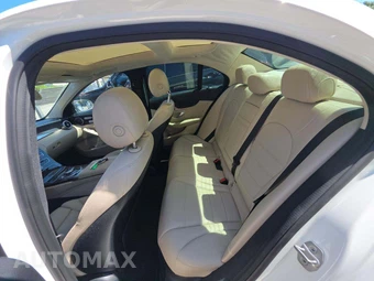 2018 Mercedes-Benz C 300 4MATIC Sedan - miniatura 13