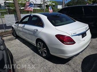 2018 Mercedes-Benz C 300 4MATIC Sedan - miniatura 2