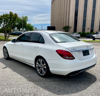 2018 Mercedes-Benz C 300 Sedan - miniatura 3