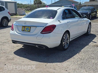 2018 Mercedes-Benz C 350e Sedan - miniatura 3