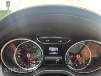 2018 Mercedes-Benz CLA 250 4MATIC - miniatura 8