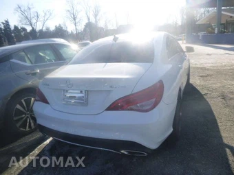 2018 Mercedes-Benz CLA 250 4MATIC - miniatura 3